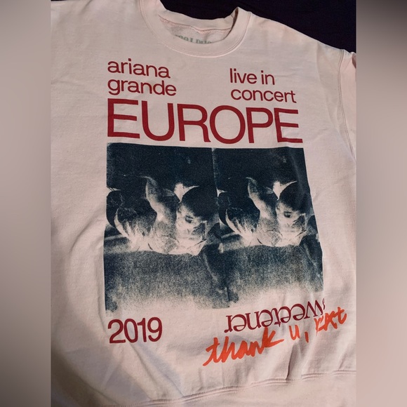 **SOLD** Ariana Grande Live in Europe crewneck Large - Picture 5 of 10